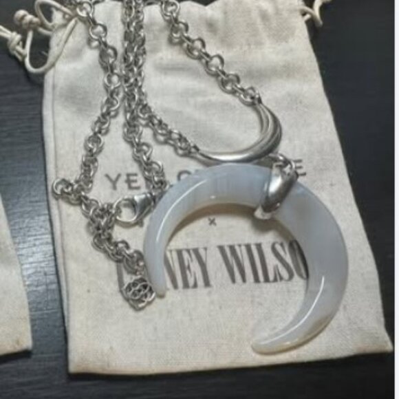 Kendra Scott Jewelry - Kendra Yellow Rose Scott Lainey Wilson Crescent Necklace White/Silver